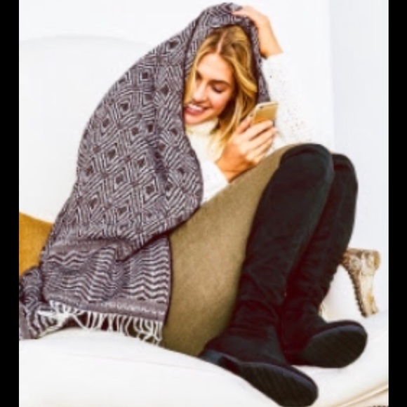 Super soft patterned blanket! Brand new in package